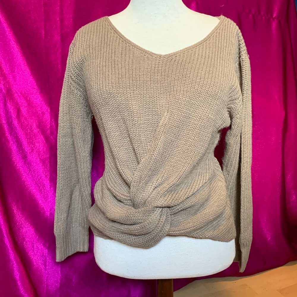 Beautiful brown one size baggie off shoulder long sleeve sweater shorter…